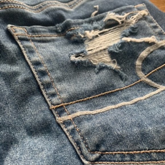 denim shorts. - Picture 2 of 5